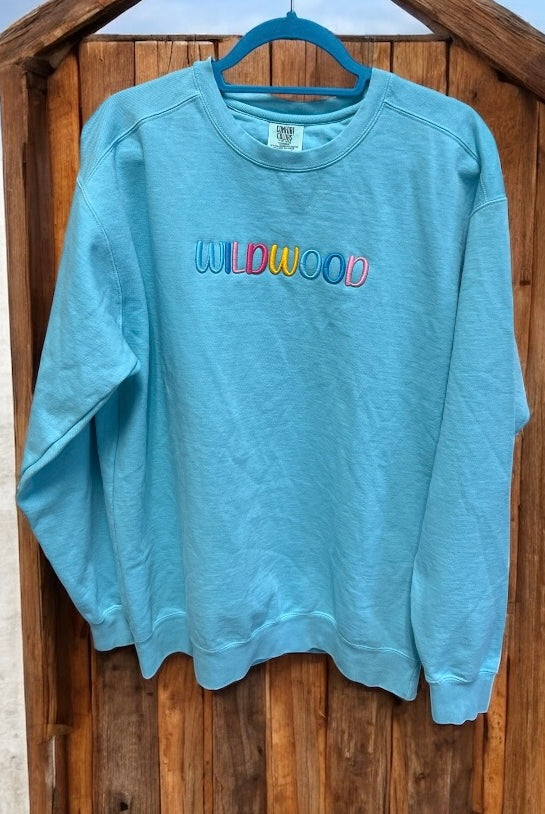 Light blue sweatshirt with 'WILWOOD' text on a wooden background