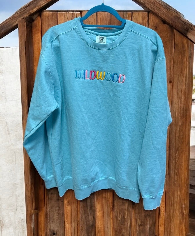 Light blue sweatshirt with 'WILWOOD' text on a wooden background
